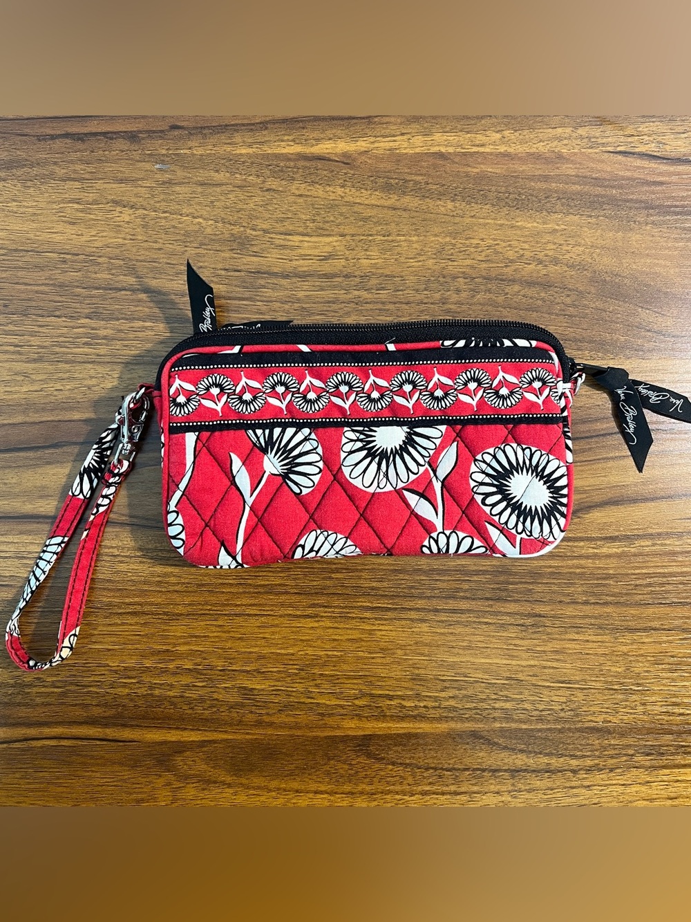 Vera Bradley Deco Daisy Floral Quilted Cotton Wristlet Wallet Red Black White
